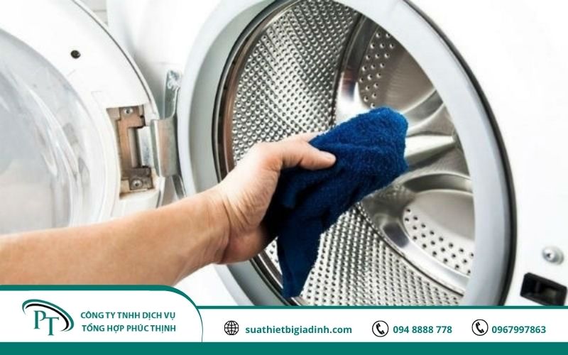 Bạn nên gọi thợ sửa máy giặt thay vì tự sửa tại nhà