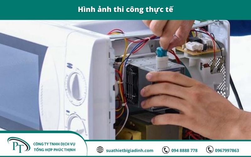 Hình ảnh thi công sửa lò vi sóng Samsung tại nhà Hà Nội